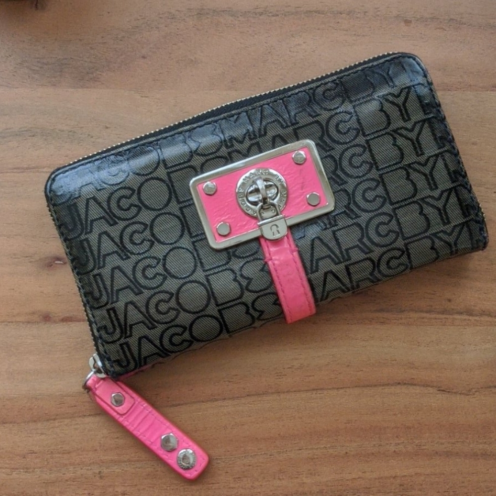 Marc by Marc jacobs patent leather wallet